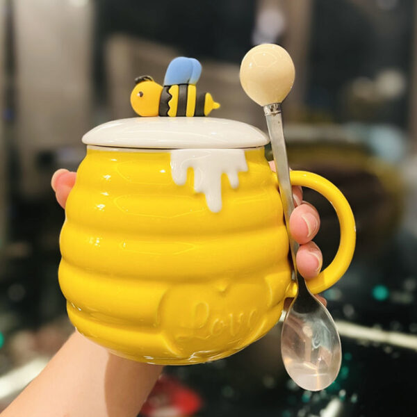Disney ceramic material cartoon Pooh bear pot belly cup with lid spoon cute girl heart mug breakfast cup office coffee cup